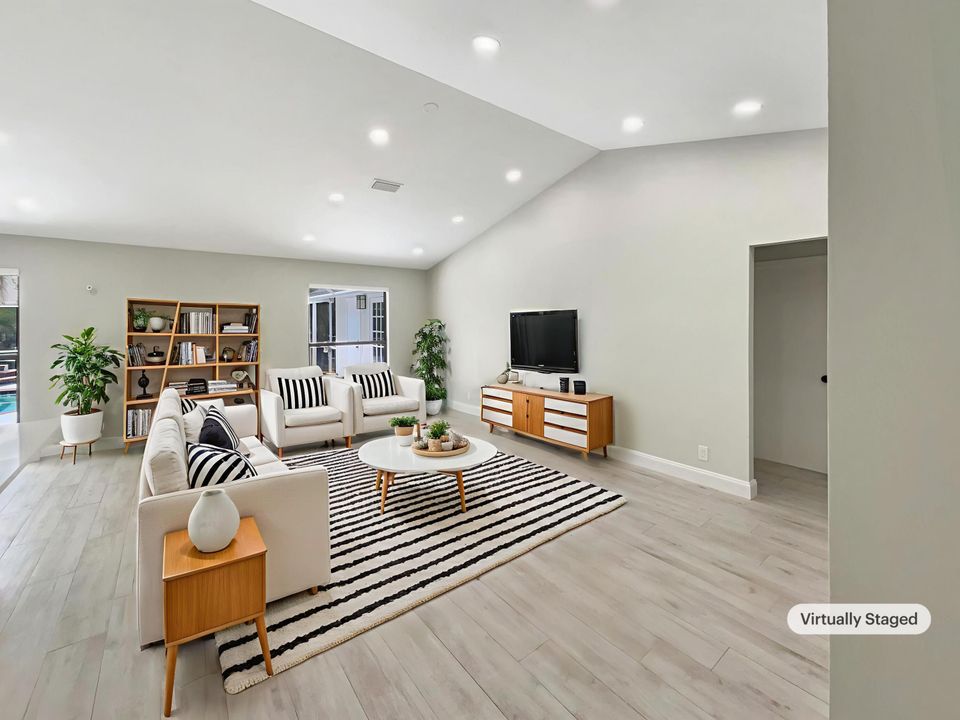 Под контрактом: $825,000 (4 спален, 3 ванн, 2337 Квадратных фут)