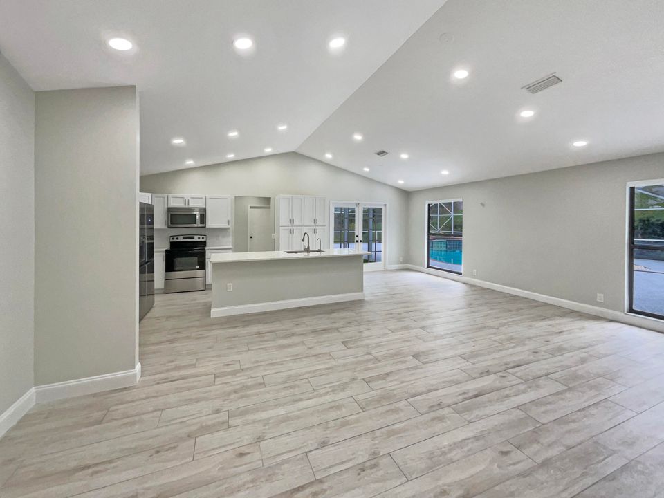 Под контрактом: $825,000 (4 спален, 3 ванн, 2337 Квадратных фут)