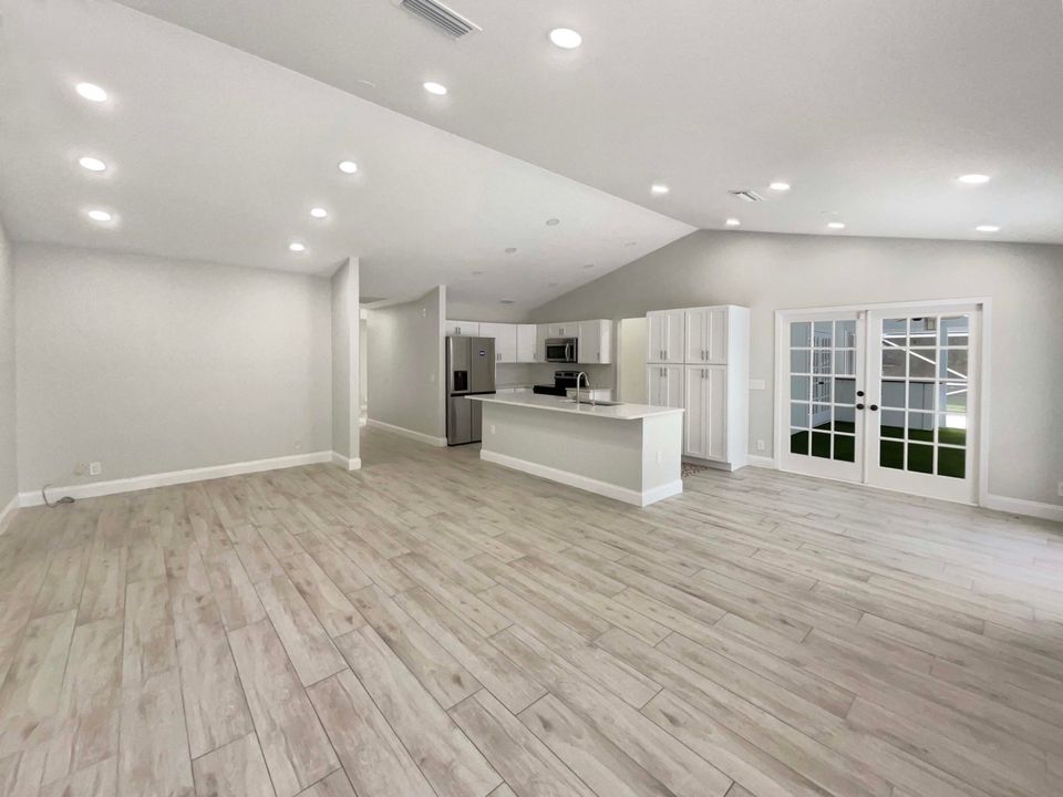 Под контрактом: $825,000 (4 спален, 3 ванн, 2337 Квадратных фут)