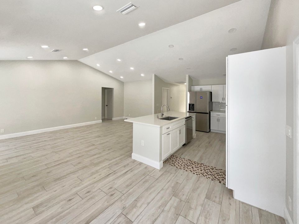 Под контрактом: $825,000 (4 спален, 3 ванн, 2337 Квадратных фут)