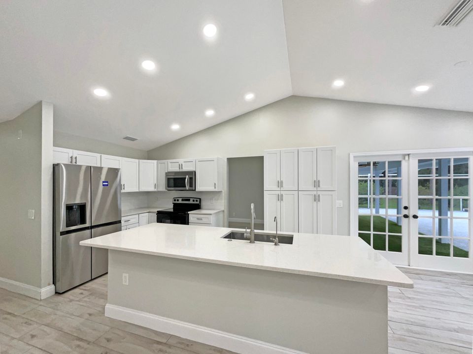 Под контрактом: $825,000 (4 спален, 3 ванн, 2337 Квадратных фут)