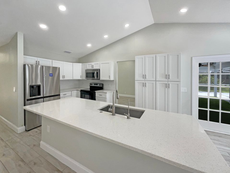 Под контрактом: $825,000 (4 спален, 3 ванн, 2337 Квадратных фут)