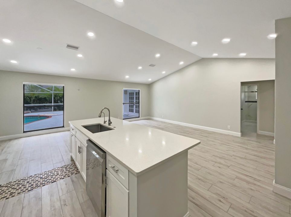 Под контрактом: $825,000 (4 спален, 3 ванн, 2337 Квадратных фут)