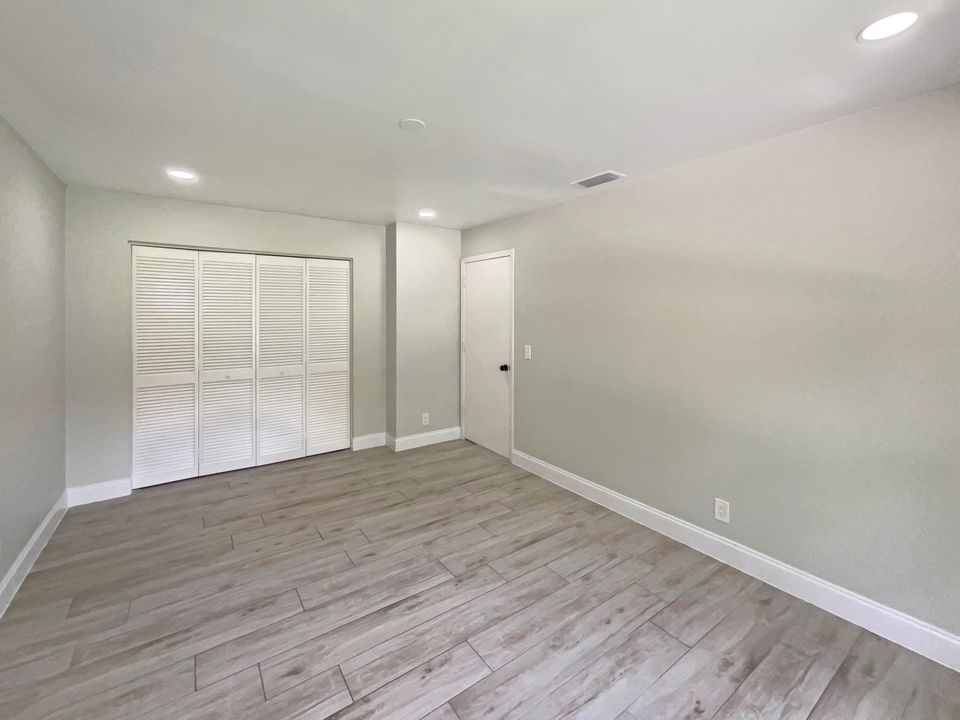 Под контрактом: $825,000 (4 спален, 3 ванн, 2337 Квадратных фут)