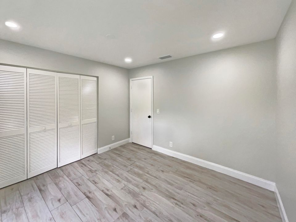 Под контрактом: $825,000 (4 спален, 3 ванн, 2337 Квадратных фут)