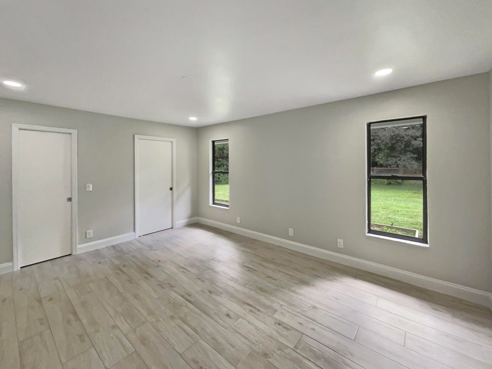 Под контрактом: $825,000 (4 спален, 3 ванн, 2337 Квадратных фут)