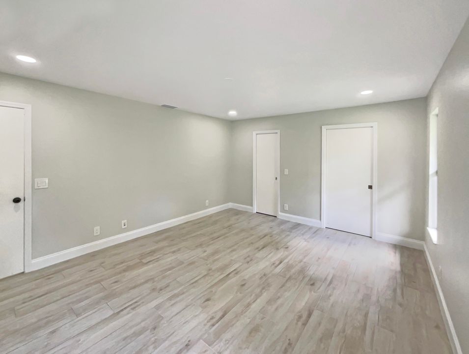 Под контрактом: $825,000 (4 спален, 3 ванн, 2337 Квадратных фут)