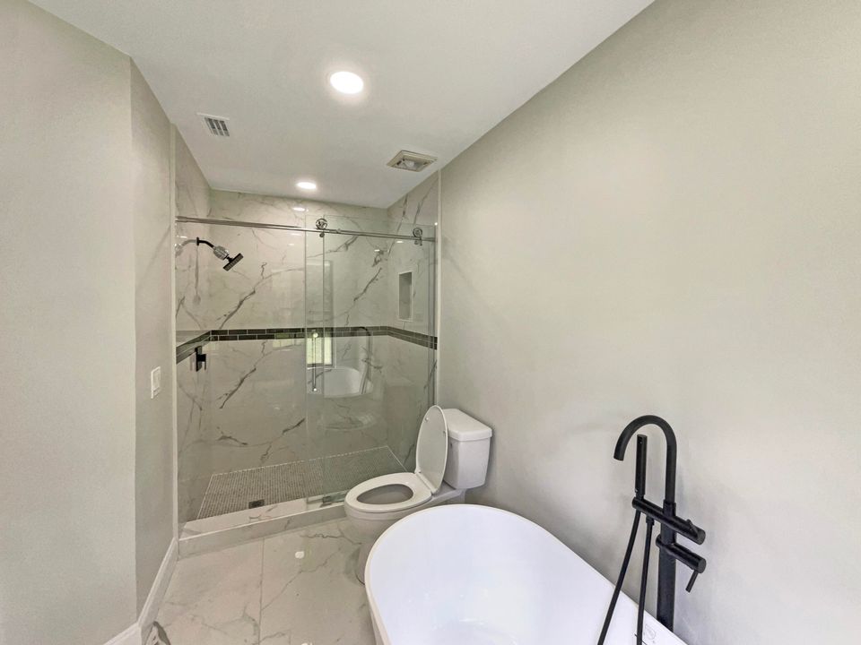 Под контрактом: $825,000 (4 спален, 3 ванн, 2337 Квадратных фут)