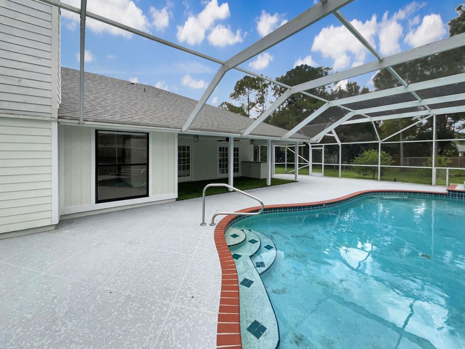 Под контрактом: $825,000 (4 спален, 3 ванн, 2337 Квадратных фут)