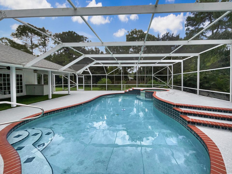 Под контрактом: $825,000 (4 спален, 3 ванн, 2337 Квадратных фут)