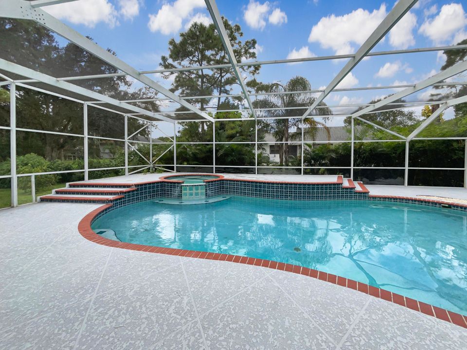 Под контрактом: $825,000 (4 спален, 3 ванн, 2337 Квадратных фут)