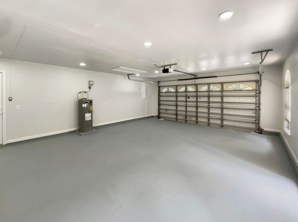 Под контрактом: $825,000 (4 спален, 3 ванн, 2337 Квадратных фут)