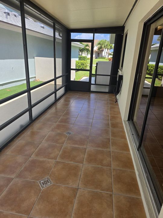 合同活跃: $975,000 (3 贝兹, 2 浴室, 1889 平方英尺)