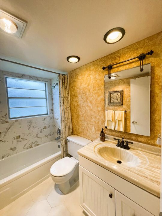 合同活跃: $112,900 (2 贝兹, 1 浴室, 840 平方英尺)