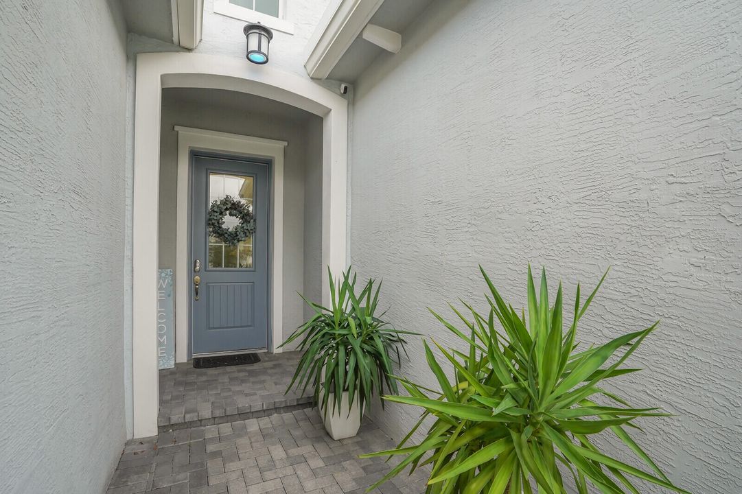 合同活跃: $3,500 (3 贝兹, 2 浴室, 1938 平方英尺)