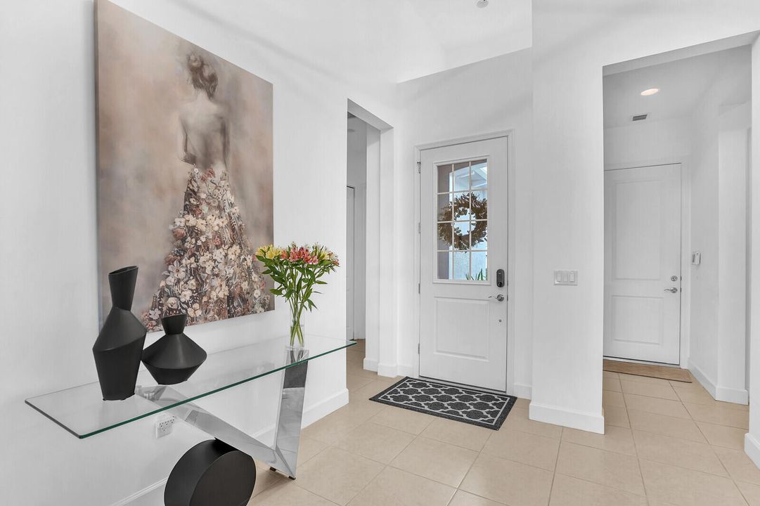 合同活跃: $3,500 (3 贝兹, 2 浴室, 1938 平方英尺)