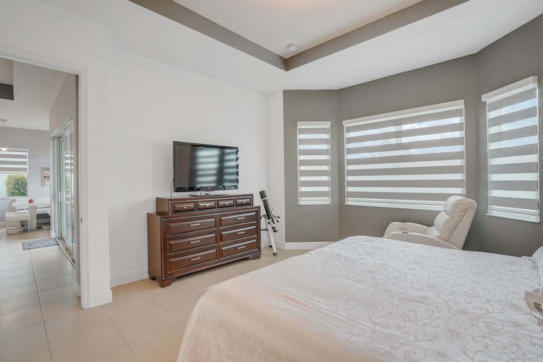 合同活跃: $3,500 (3 贝兹, 2 浴室, 1938 平方英尺)