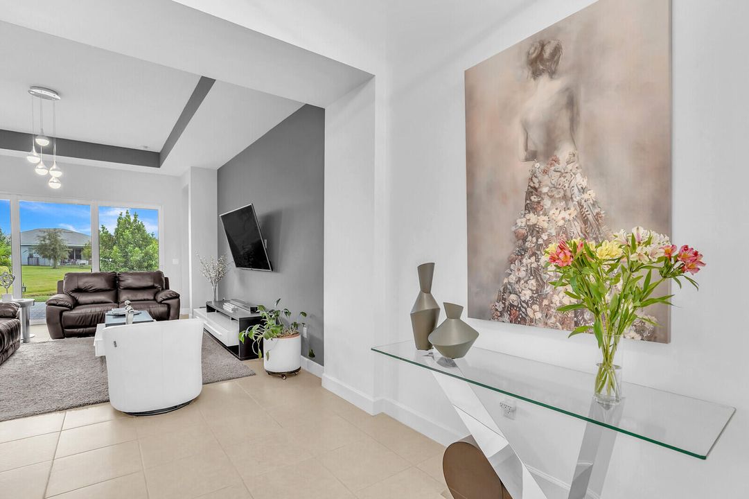 合同活跃: $3,500 (3 贝兹, 2 浴室, 1938 平方英尺)