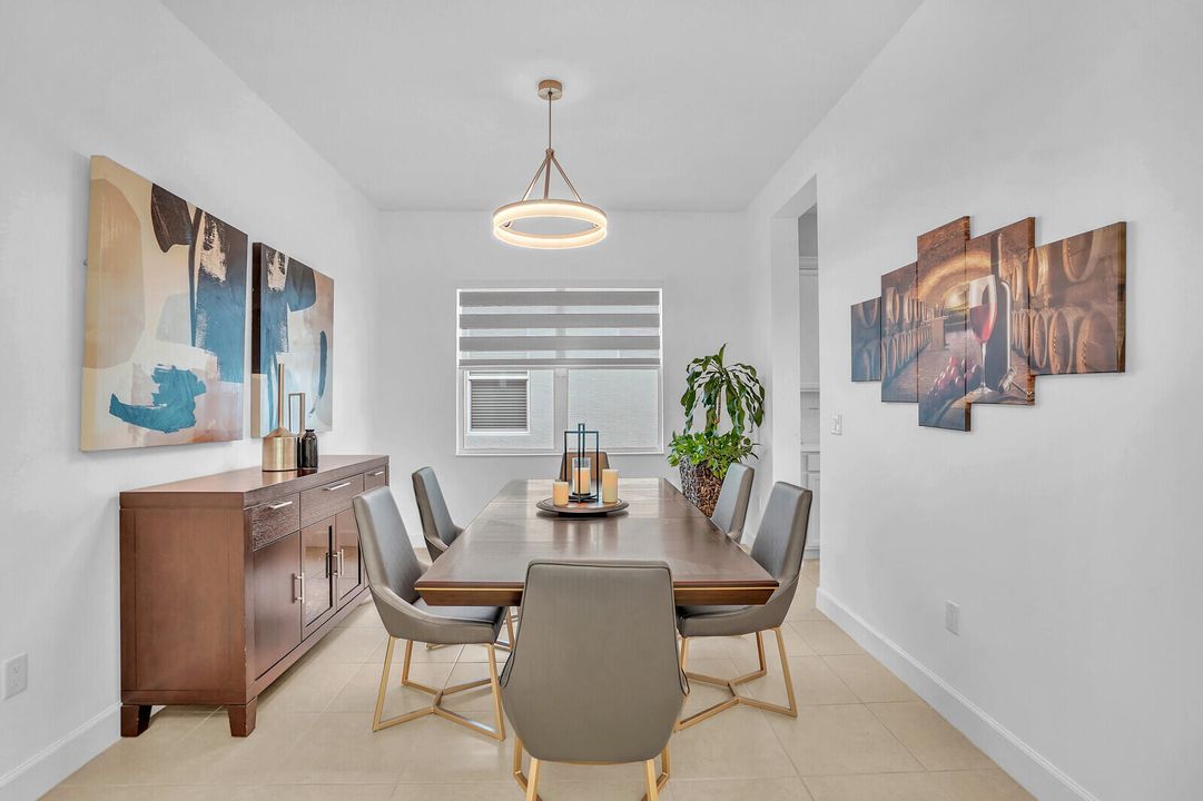 合同活跃: $3,500 (3 贝兹, 2 浴室, 1938 平方英尺)