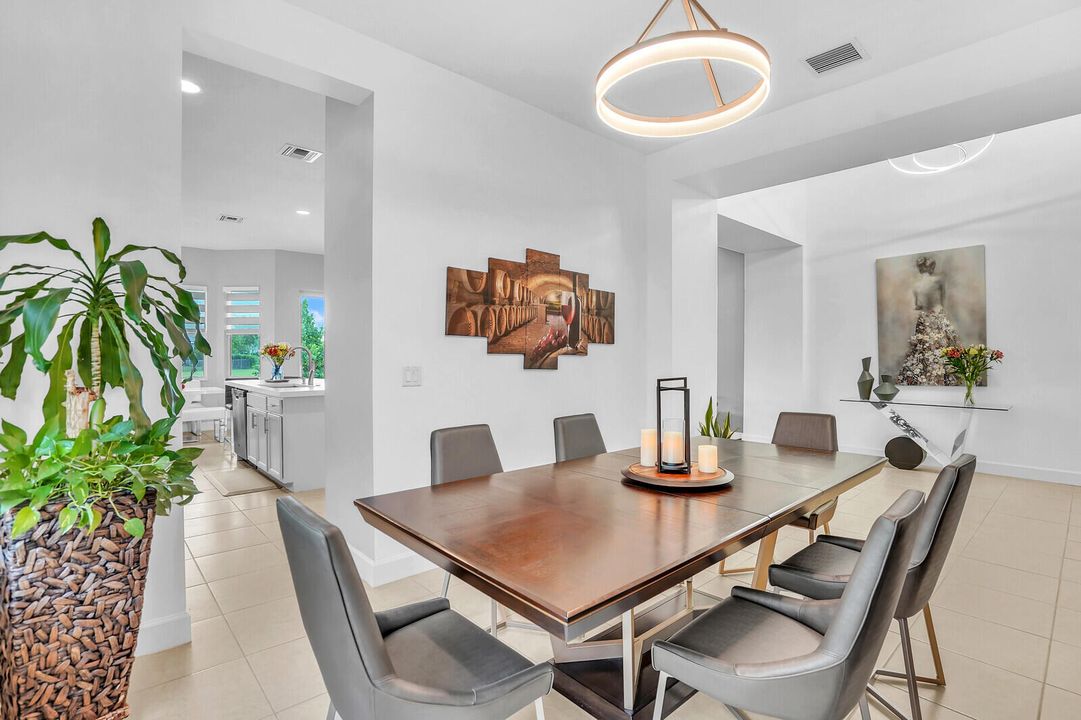 合同活跃: $3,500 (3 贝兹, 2 浴室, 1938 平方英尺)