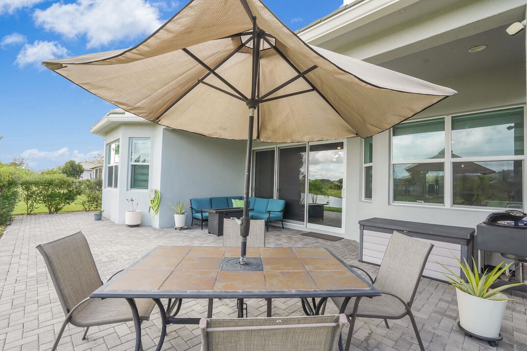 合同活跃: $3,500 (3 贝兹, 2 浴室, 1938 平方英尺)