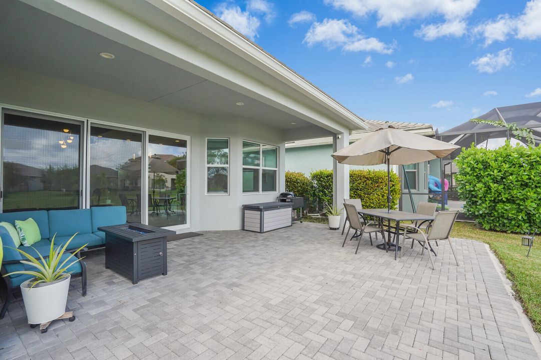 合同活跃: $3,500 (3 贝兹, 2 浴室, 1938 平方英尺)