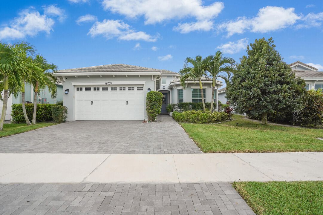 合同活跃: $3,500 (3 贝兹, 2 浴室, 1938 平方英尺)