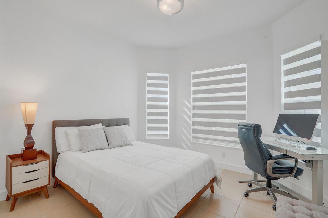 合同活跃: $3,500 (3 贝兹, 2 浴室, 1938 平方英尺)