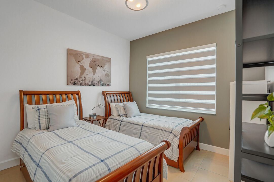 合同活跃: $3,500 (3 贝兹, 2 浴室, 1938 平方英尺)