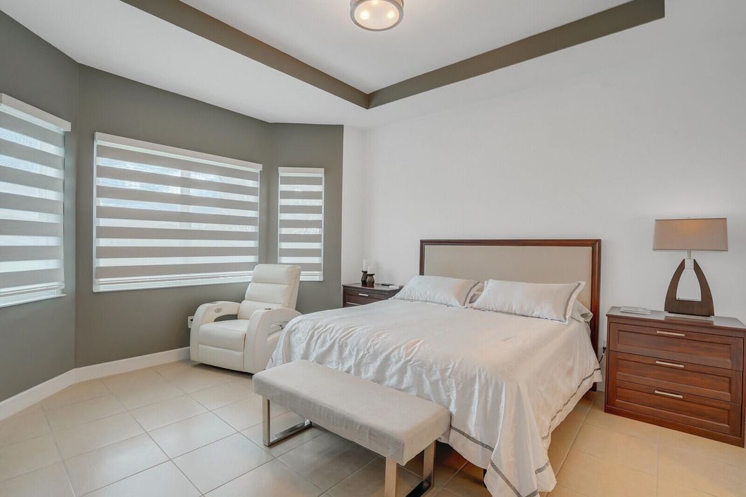 合同活跃: $3,500 (3 贝兹, 2 浴室, 1938 平方英尺)