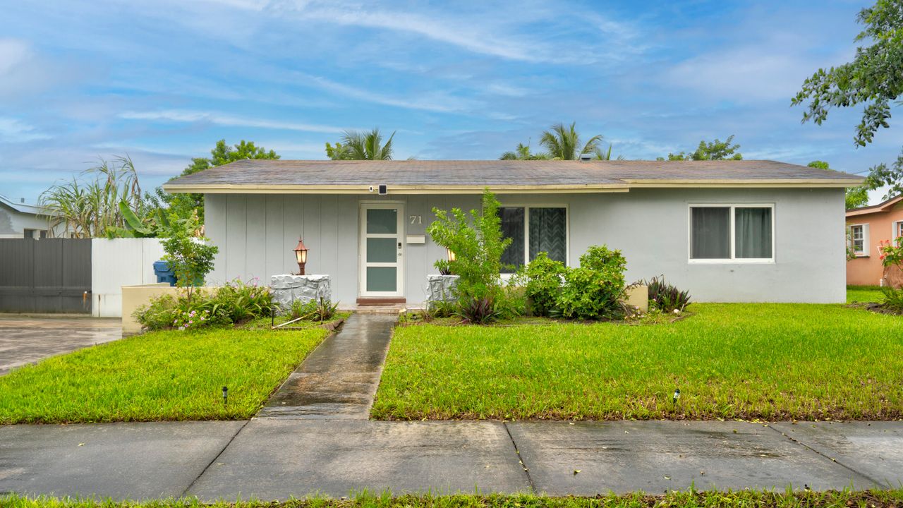 Active With Contract: $420,000 (2 beds, 1 baths, 1125 Square Feet)