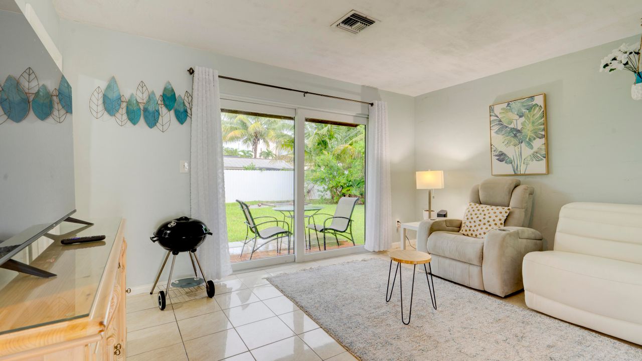 Active With Contract: $420,000 (2 beds, 1 baths, 1125 Square Feet)