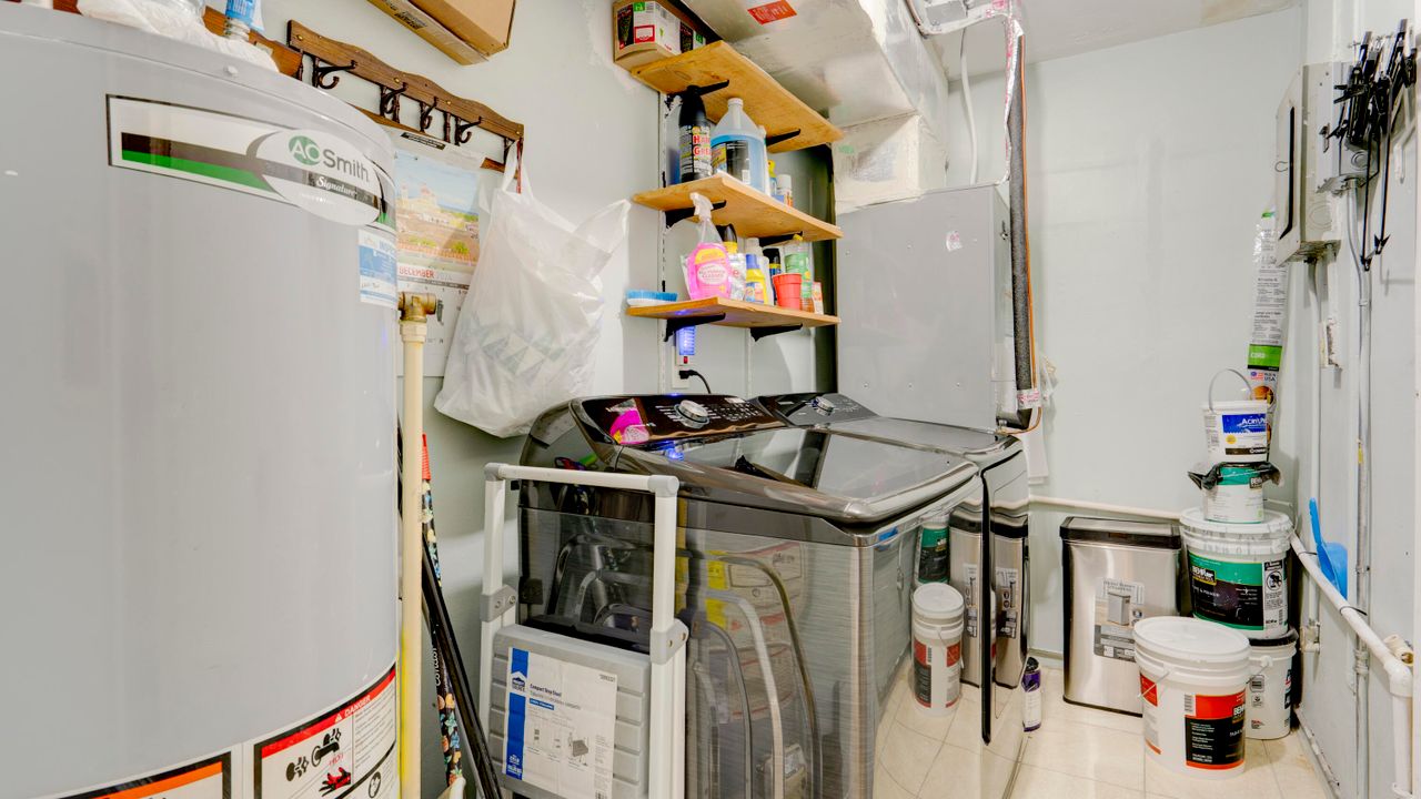 Active With Contract: $420,000 (2 beds, 1 baths, 1125 Square Feet)