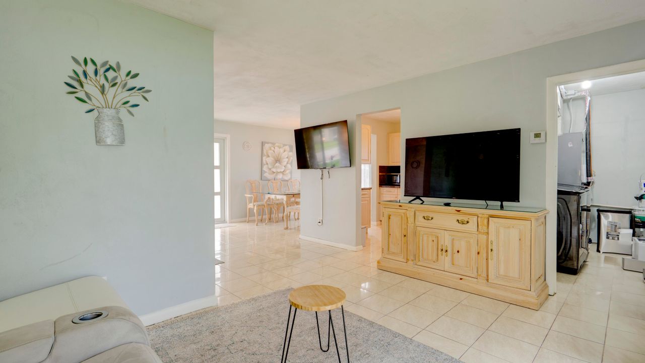 Active With Contract: $420,000 (2 beds, 1 baths, 1125 Square Feet)