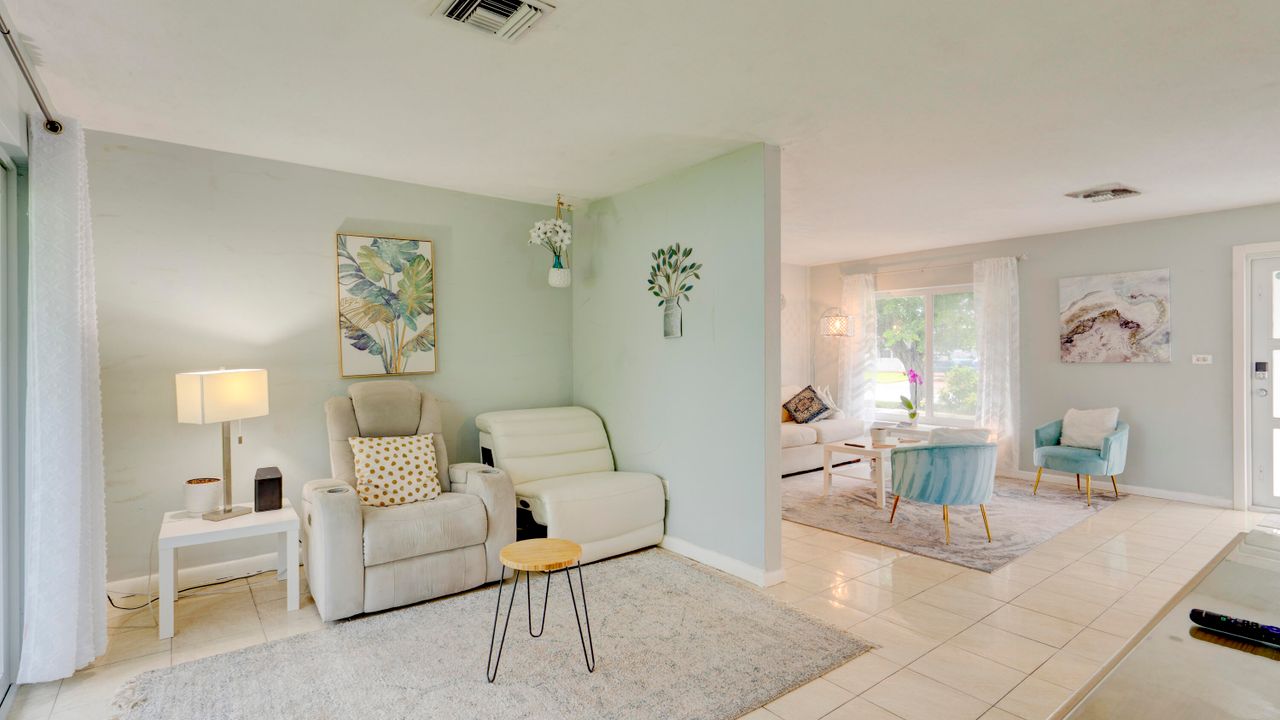 Active With Contract: $420,000 (2 beds, 1 baths, 1125 Square Feet)