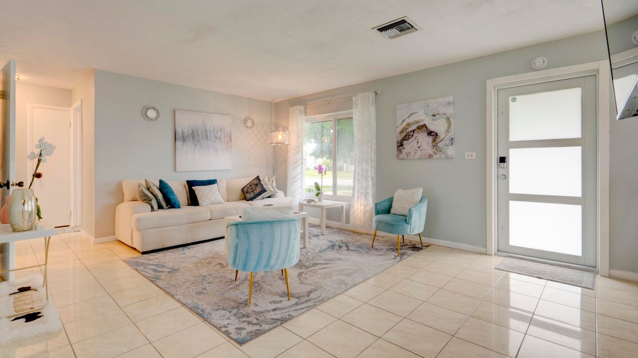 Active With Contract: $420,000 (2 beds, 1 baths, 1125 Square Feet)