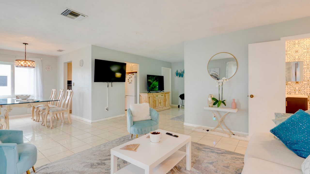 Active With Contract: $420,000 (2 beds, 1 baths, 1125 Square Feet)