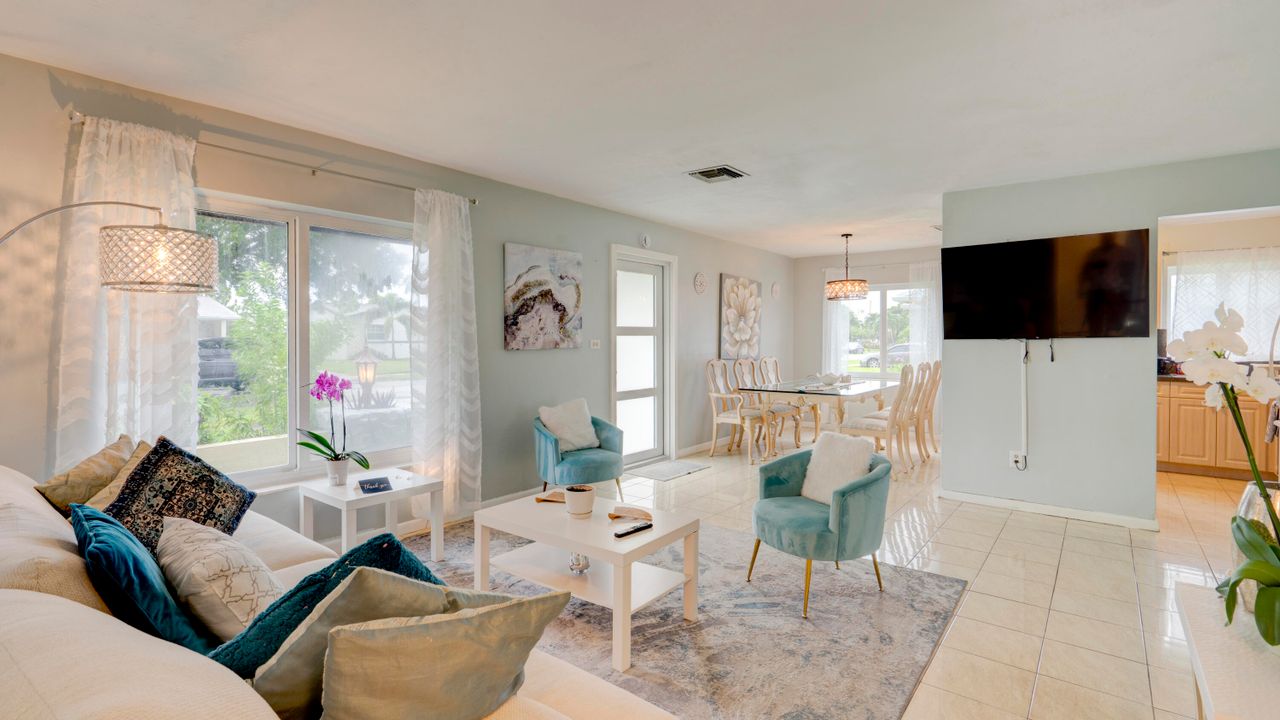 Active With Contract: $420,000 (2 beds, 1 baths, 1125 Square Feet)