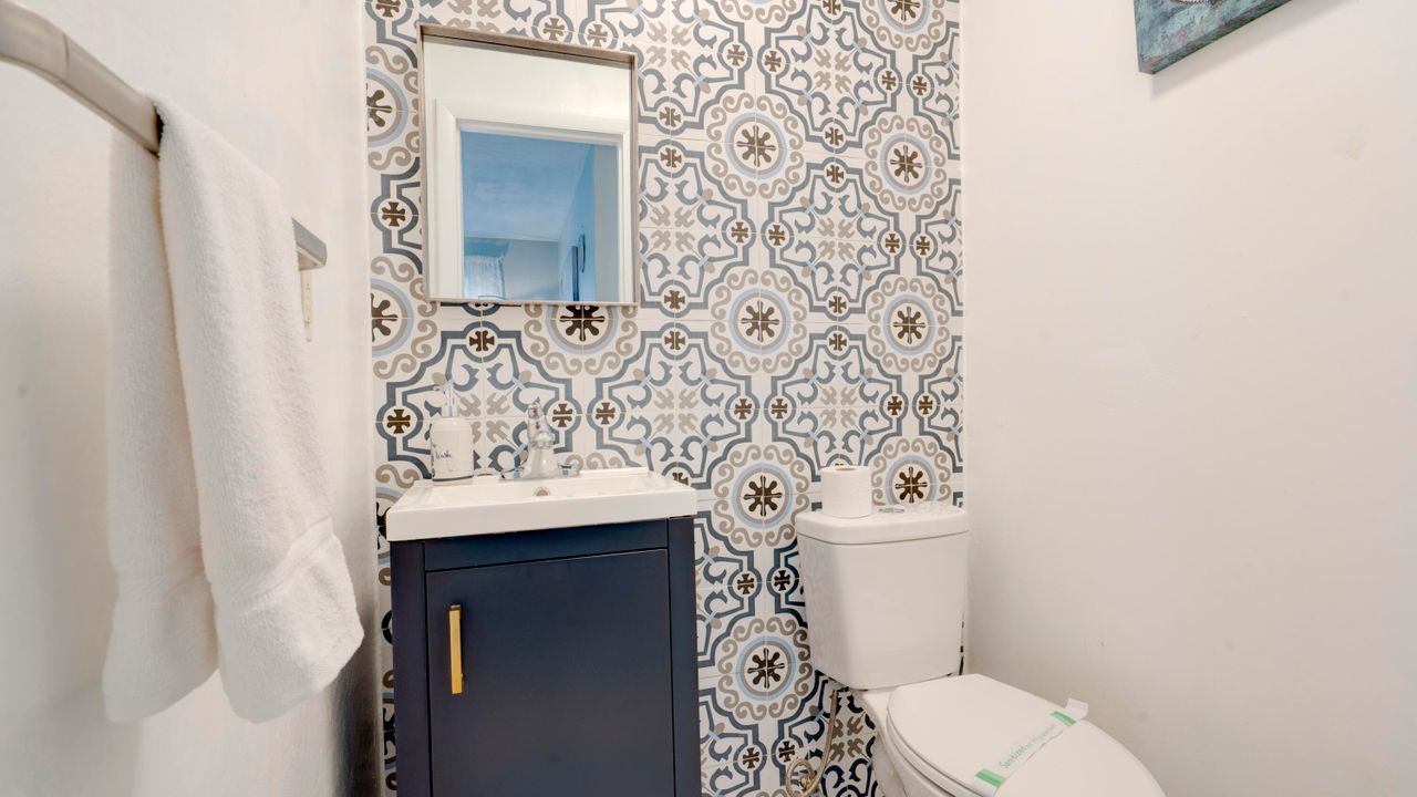 Active With Contract: $420,000 (2 beds, 1 baths, 1125 Square Feet)