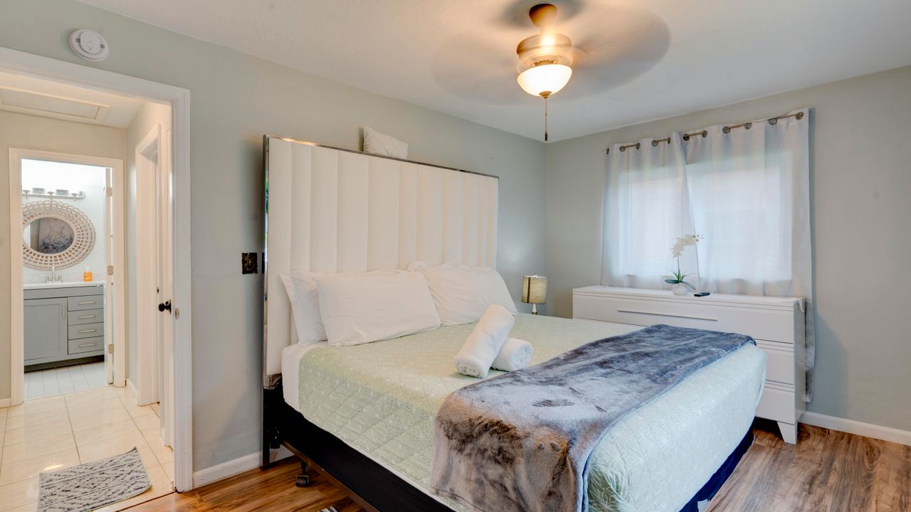 Active With Contract: $420,000 (2 beds, 1 baths, 1125 Square Feet)