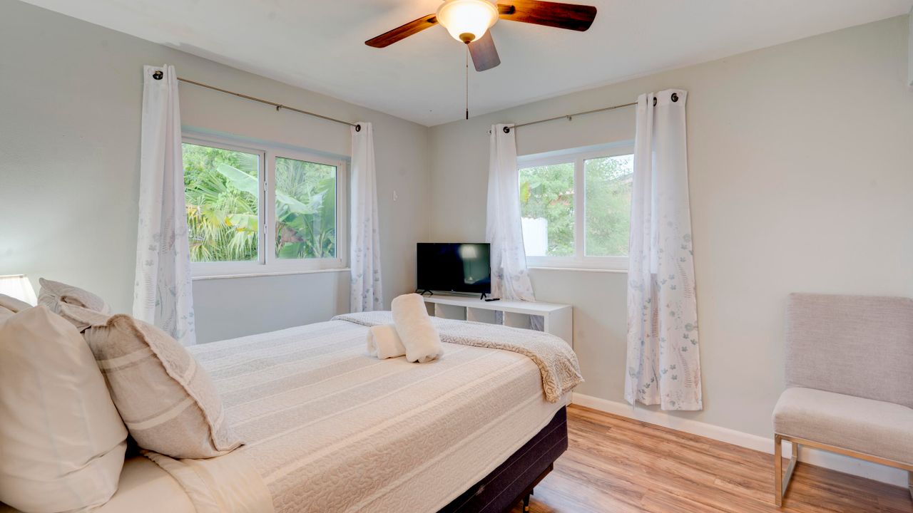 Active With Contract: $420,000 (2 beds, 1 baths, 1125 Square Feet)