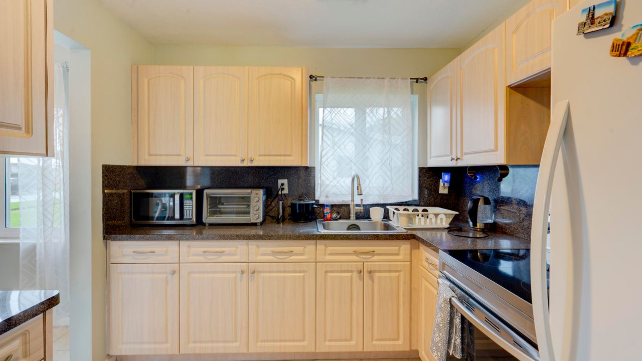 Active With Contract: $420,000 (2 beds, 1 baths, 1125 Square Feet)