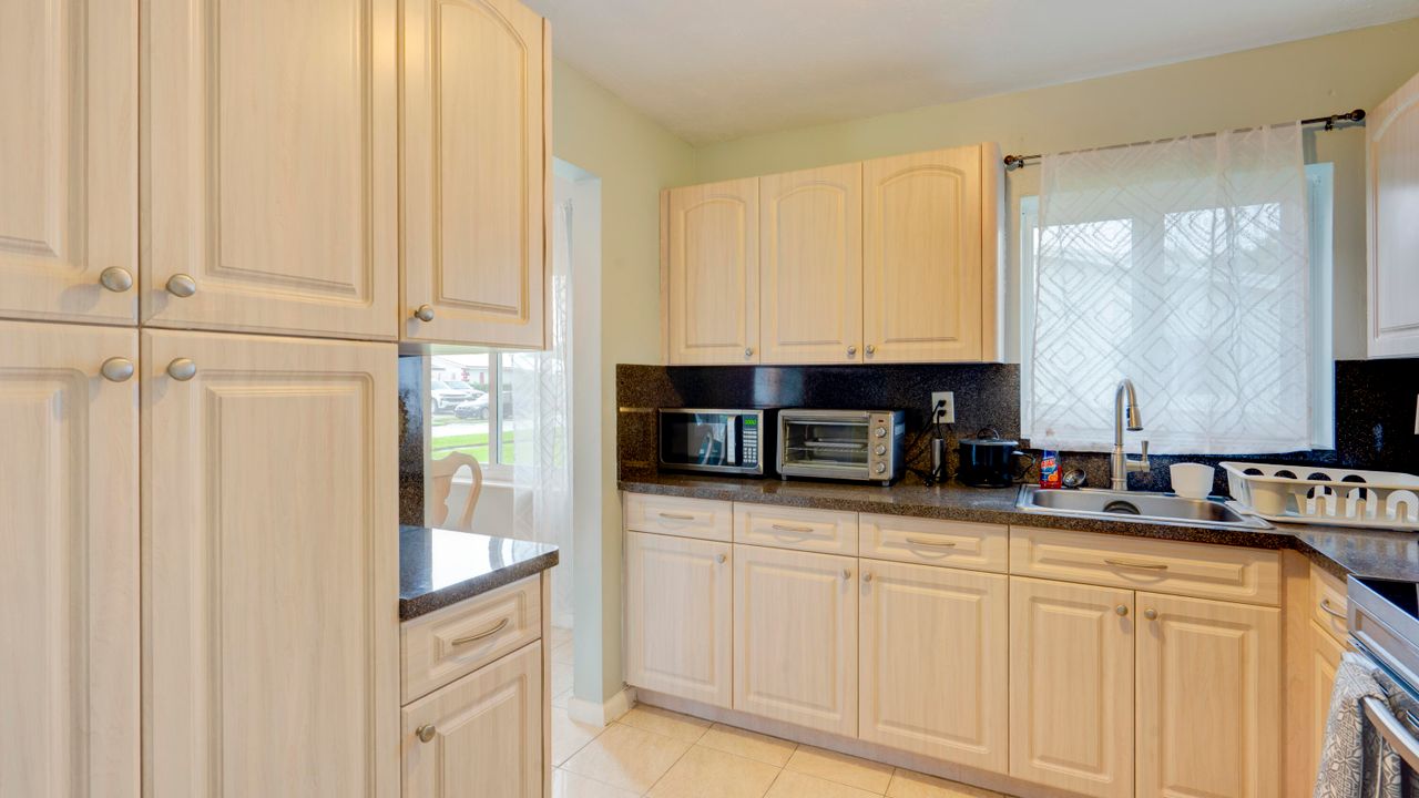 Active With Contract: $420,000 (2 beds, 1 baths, 1125 Square Feet)