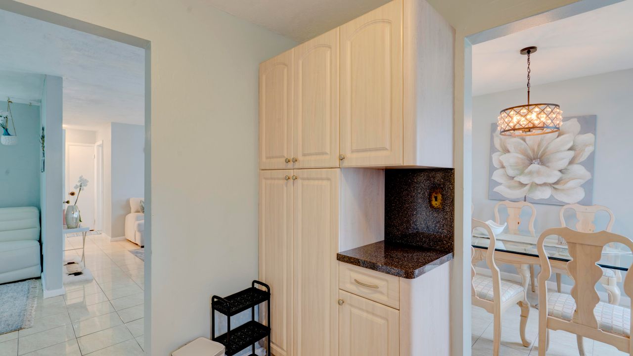 Active With Contract: $420,000 (2 beds, 1 baths, 1125 Square Feet)