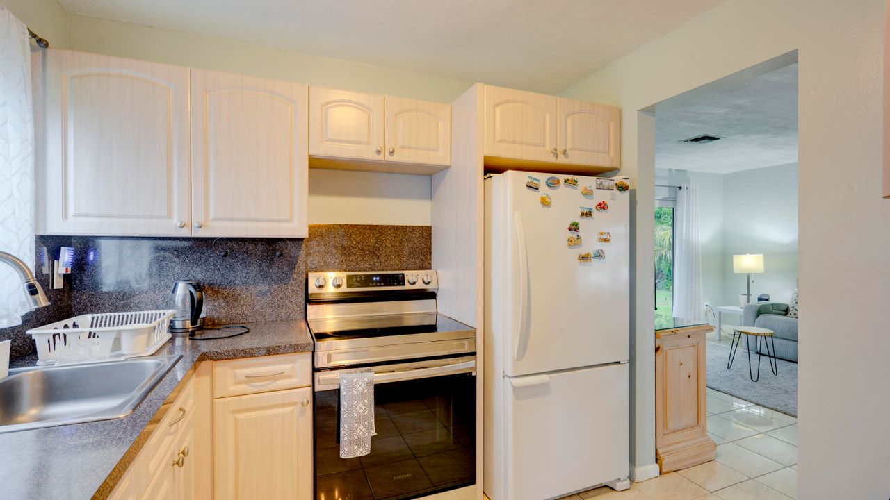 Active With Contract: $420,000 (2 beds, 1 baths, 1125 Square Feet)