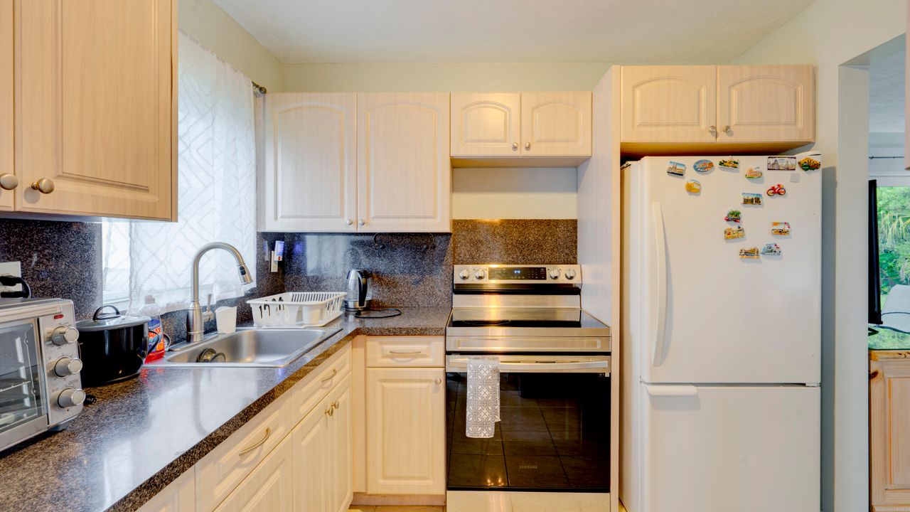 Active With Contract: $420,000 (2 beds, 1 baths, 1125 Square Feet)