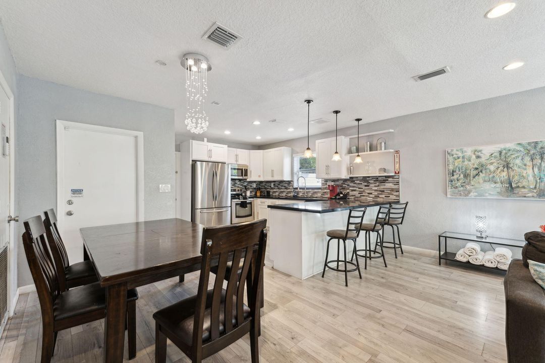 待售: $775,000 (3 贝兹, 2 浴室, 1347 平方英尺)