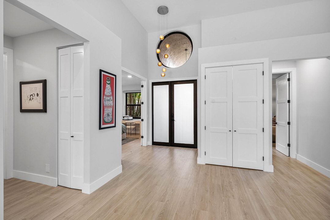 合同活跃: $1,750,000 (3 贝兹, 4 浴室, 2291 平方英尺)