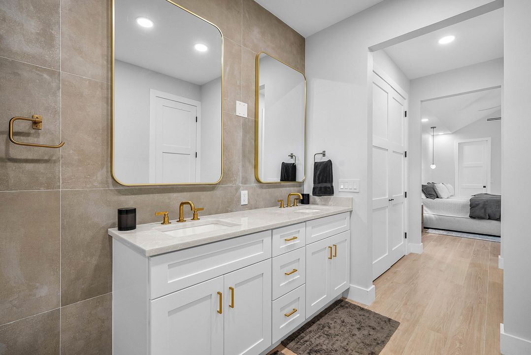 合同活跃: $1,750,000 (3 贝兹, 4 浴室, 2291 平方英尺)