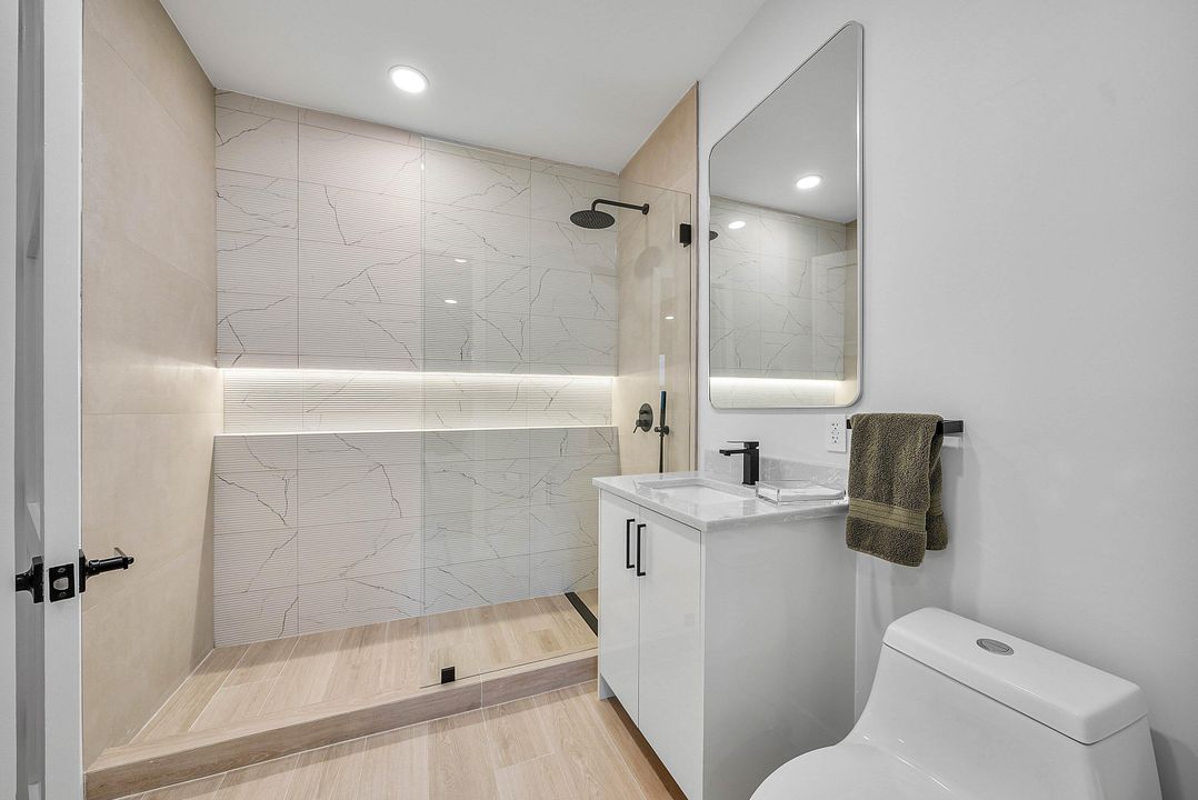 合同活跃: $1,750,000 (3 贝兹, 4 浴室, 2291 平方英尺)